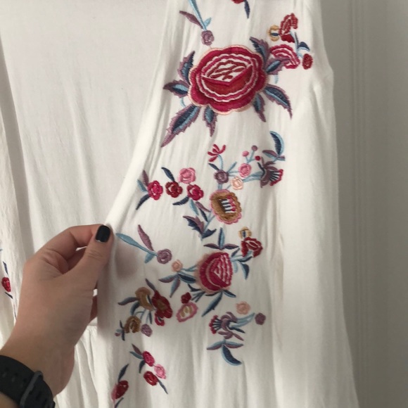 white flowered kimono - Picture 2 of 3